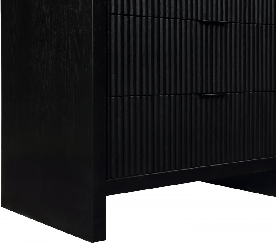 35705-7.jpg Fairfax Solid Wood And Oak Veneer Chest - Image 8